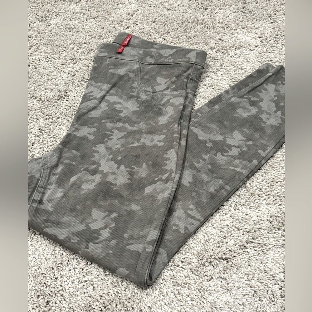 EUC Spanx Jeanish Leggings